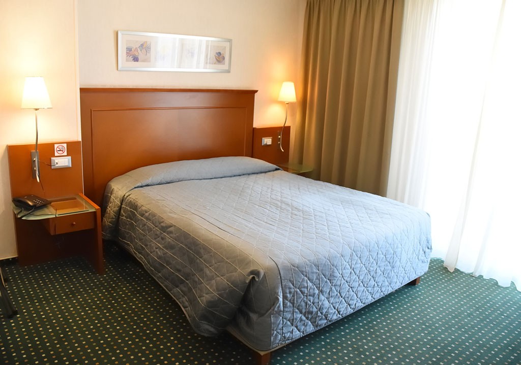 Suites & Rooms